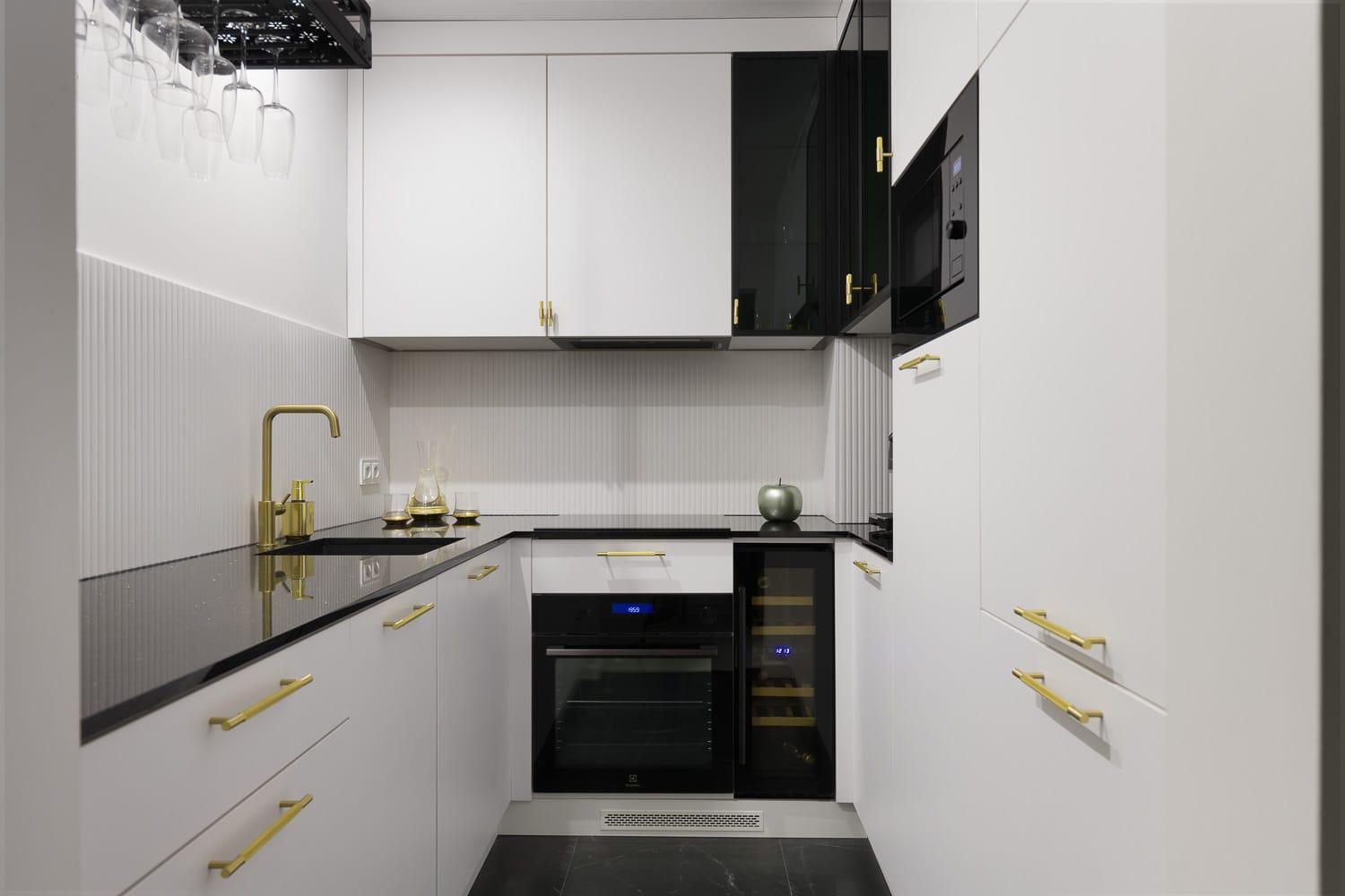 Urban Elite Private 2 Person Jacuzzi Hanza Tower Apartment *